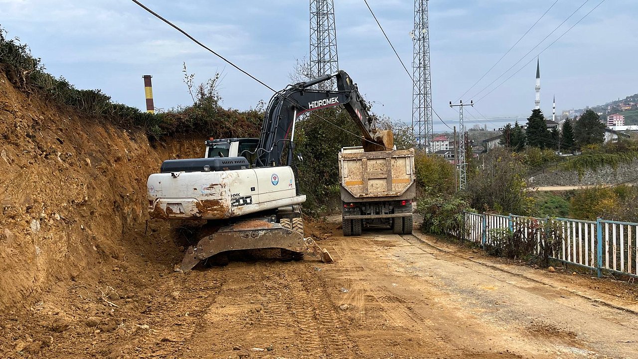 TRABZON’UN 18 İLÇESİNDE YOLLAR KONFORA KAVUŞUYOR