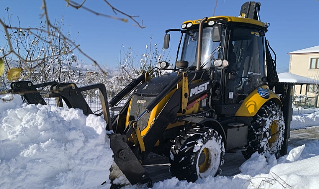 ARSİN’DE KARLA MÜCADELE  ÇALIŞMALARI ARALIKSIZ SÜRÜYOR