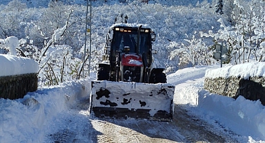 ARSİN’DE KARLA MÜCADELE  ÇALIŞMALARI ARALIKSIZ SÜRÜYOR