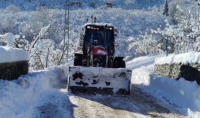 ARSİN’DE KARLA MÜCADELE  ÇALIŞMALARI ARALIKSIZ SÜRÜYOR