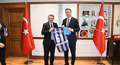 BAKAN BAYRAKTAR’DAN TRABZON BÜYÜKŞEHİR BELEDİYESİ’NE ZİYARET