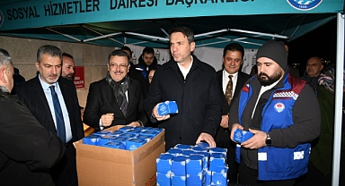 BAKAN BAYRAKTAR VE BAŞKAN GENÇ’TEN MİRAÇ KANDİLİNDE KANDİL SİMİDİ İKRAMI