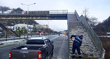 BÜYÜKŞEHİR’DEN KRİTİK NOKTALARDA KAR TEMİZLİĞİ