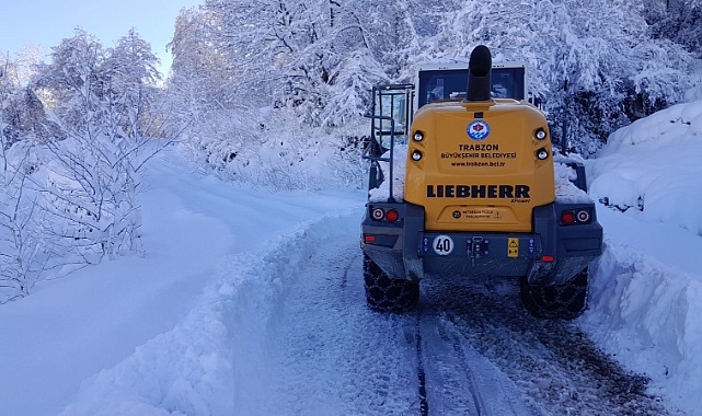 BÜYÜKŞEHİR EKİPLERİ, KAPALI MAHALLE YOLLARINI AÇIYOR