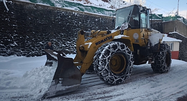 BÜYÜKŞEHİR EKİPLERİ KARLA MÜCADELEYİ SÜRDÜRÜYOR