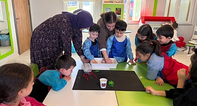 ÇOCUKLAR ARA TATİLDE ÇİLEKLİ DÜŞLER'E AKIN ETTİ