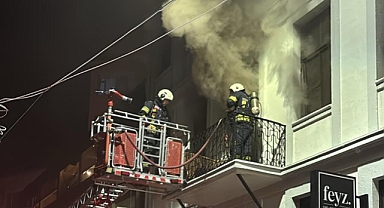 İTFAİYENİN ZAMANINDA MÜDAHALESİ UZUNSOKAK'TA BÜYÜK BİR YANGINI ÖNLEDİ