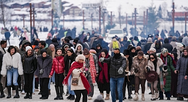 UZUNGÖL KIŞ FESTİVALİ RENKLİ GÖRÜNTÜLERLE BAŞLADI