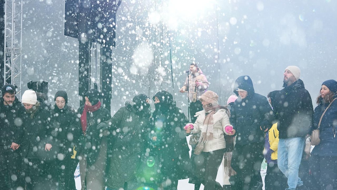 UZUNGÖL KIŞ FESTİVALİ RENKLİ GÖRÜNTÜLERLE BAŞLADI