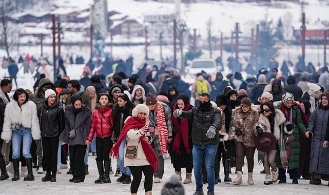 UZUNGÖL KIŞ FESTİVALİ RENKLİ GÖRÜNTÜLERLE BAŞLADI