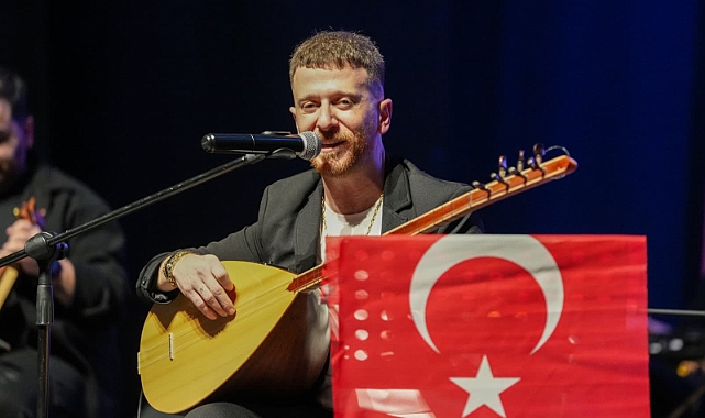 VOLKAN ARSLAN’DAN TÜRK BAYRAĞIYLA ANLAMLI KONSER