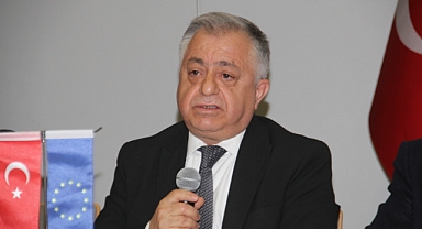 AKAÇ, ZARARLI BÖCEKLERLE MÜCADELE İÇİN PLANLAMA ÇAĞRISI YAPTI