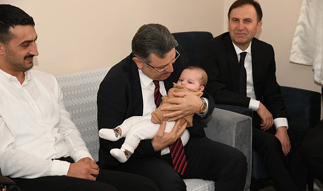 BAŞKAN GENÇ ÇARŞIBAŞI’NDA VATANDAŞLARLA BULUŞTU