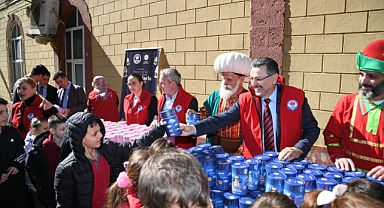 BAŞKAN GENÇ, TEKNE ORUCU ETKİNLİĞİNDE ÇOCUKLARLA BULUŞTU