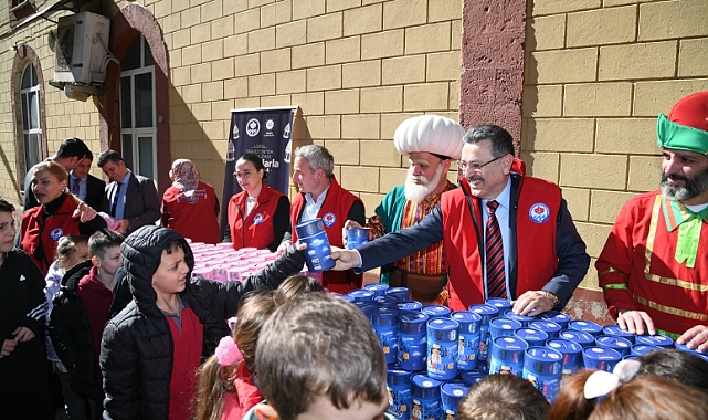 BAŞKAN GENÇ, TEKNE ORUCU ETKİNLİĞİNDE ÇOCUKLARLA BULUŞTU