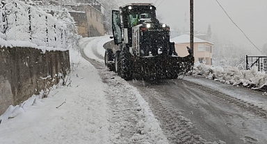 BÜYÜKŞEHİR EKİPLERİ KARLA MÜCADELEYİ SÜRDÜRÜYOR