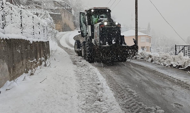 BÜYÜKŞEHİR EKİPLERİ KARLA MÜCADELEYİ SÜRDÜRÜYOR