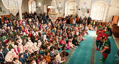 BAŞKAN GENÇ MİNİKLERİN HEYECANINA ORTAK OLDU