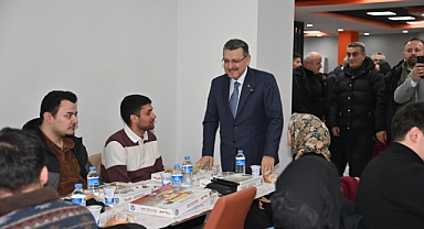 BAŞKAN GENÇ, TRABZON ÜNİVERSİTESİ ÖĞRENCİLERİYLE İFTAR SOFRASINDA BULUŞTU 