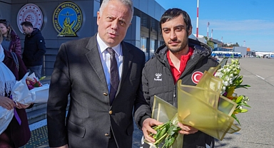 BAŞKAN YARDIMCISI ZORLU, AVRUPA ŞAMPİYONU BUĞRA SELİMZADE’Yİ HAVALİMANINDA KARŞILADI