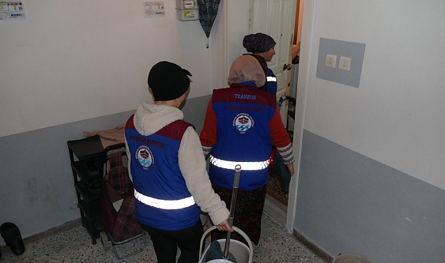 BÜYÜKŞEHİR'İN EVDE TEMİZLİK HİZMETİNDEN BİNLERCE VATANDAŞ YARARLANDI 