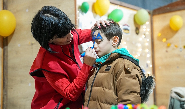 BÜYÜKŞEHİR'İN RAMAZAN ETKİNLİKLERİ KÜÇÜKLERİ DE BÜYÜKLERİ DE EĞLENDİRİYOR