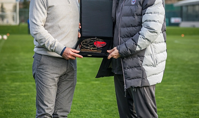 Fatih Tekke’ye TFF Sosyal Sorumluluk Ödülü