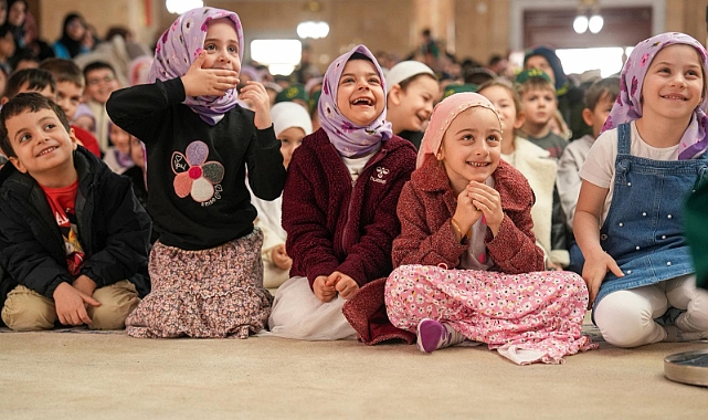 OF'TA ÇOCUKLAR TEKNE ORUCU ETKİNLİĞİNE AKIN ETTİ