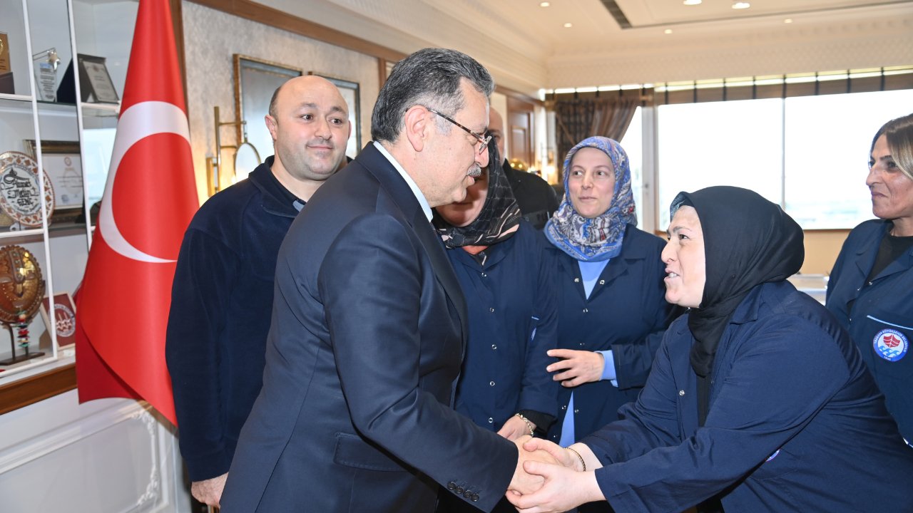 BAŞKAN GENÇ, BÜYÜKŞEHİR PERSONELİ İLE BAYRAMLAŞTI