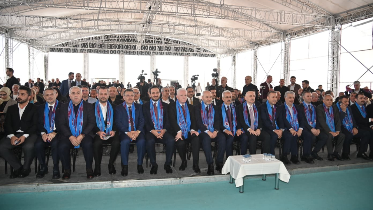 BAŞKAN GENÇ: DAHA GÜZEL BİR TRABZON İÇİN GECE GÜNDÜZ ÇALIŞIYORUZ