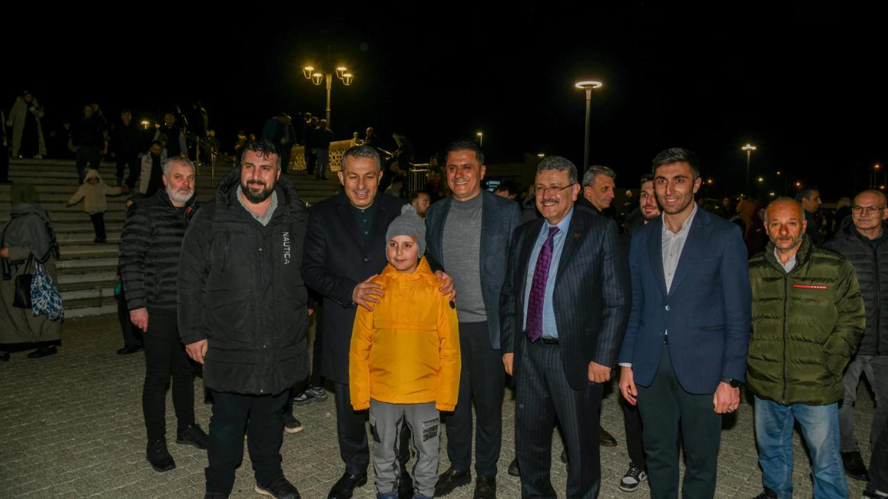 BAŞKAN GENÇ’TEN KADİR GECESİ’NDE KANDİL SİMİDİ İKRAMI