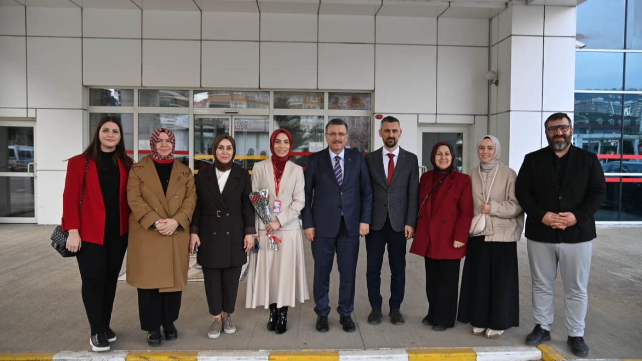 BAŞKAN GENÇ’TEN SAĞLIK ÇALIŞANLARINA TIP BAYRAMI ZİYARETİ