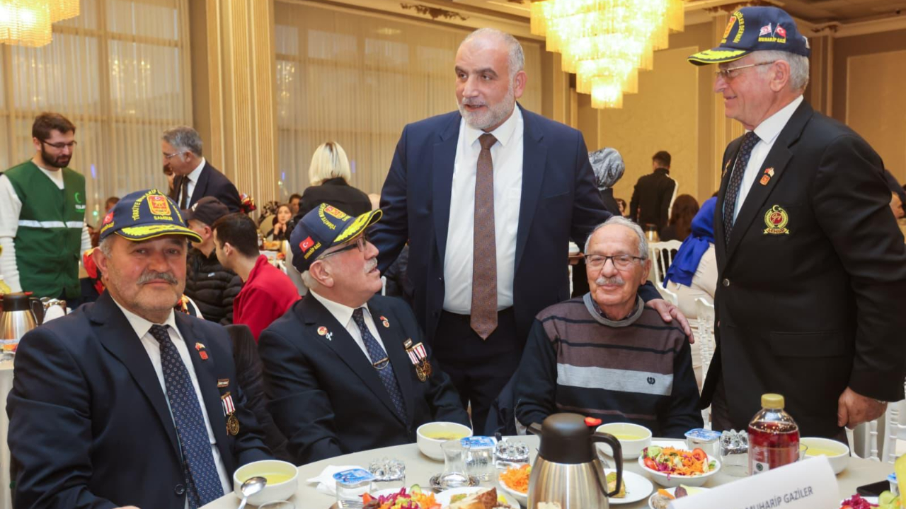 Başkan Sandıkçı Şehit Aileleri ve Gazilerle İftarda Buluştu