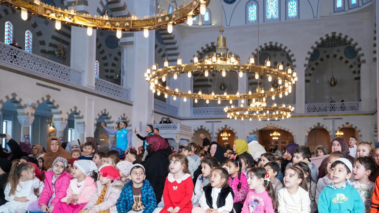 HANİFE HATUN CAMİİ ÇOCUKLARLA ŞENLENDİ