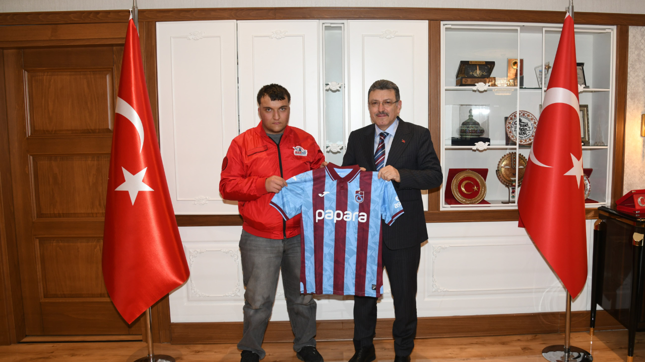 TEKNOFEST ŞAMPİYONLARINDAN BAŞKAN GENÇ’E ZİYARET