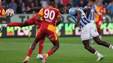 Aslan Fırtınaya Tutuldu