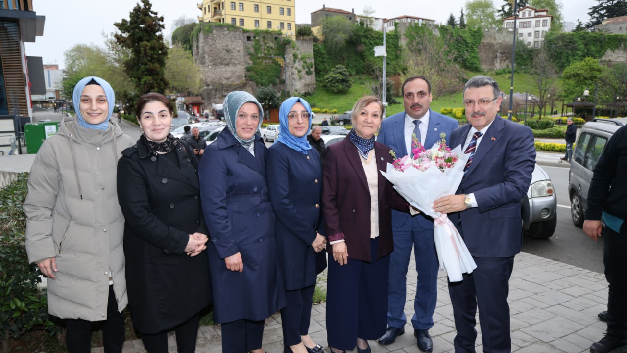 BAŞKAN GENÇ’TEN HİZMET-İŞ'E ZİYARET