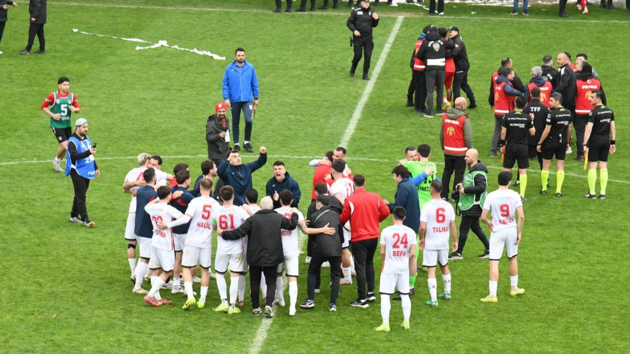 BAŞKAN GENÇ'TEN ŞAMPİYON SEBAT GENÇLİK’E TEBRİK