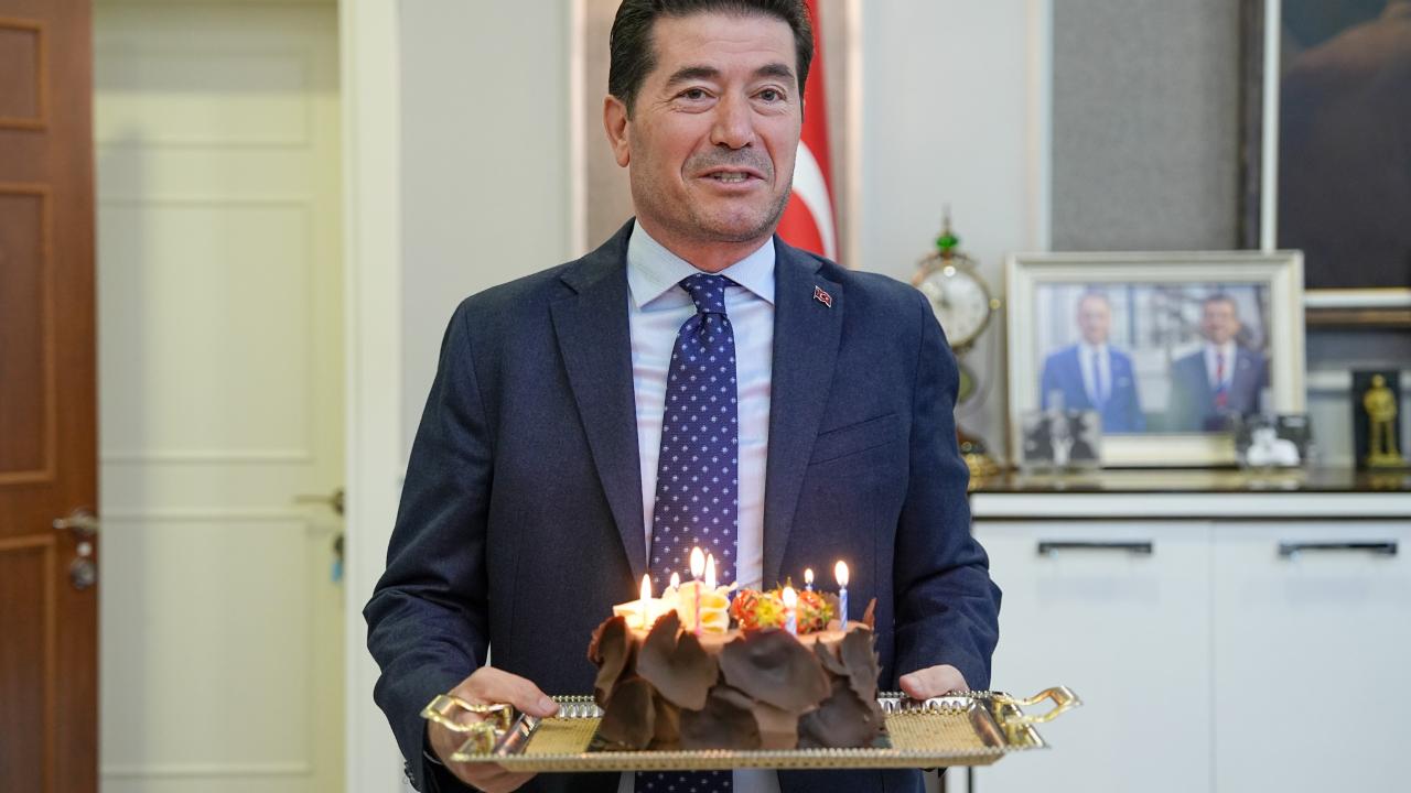 BAŞKAN KAYA’YA DOĞUM GÜNÜ SÜRPRİZİ