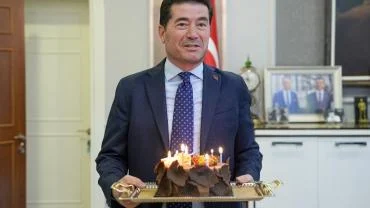 BAŞKAN KAYA’YA DOĞUM GÜNÜ SÜRPRİZİ