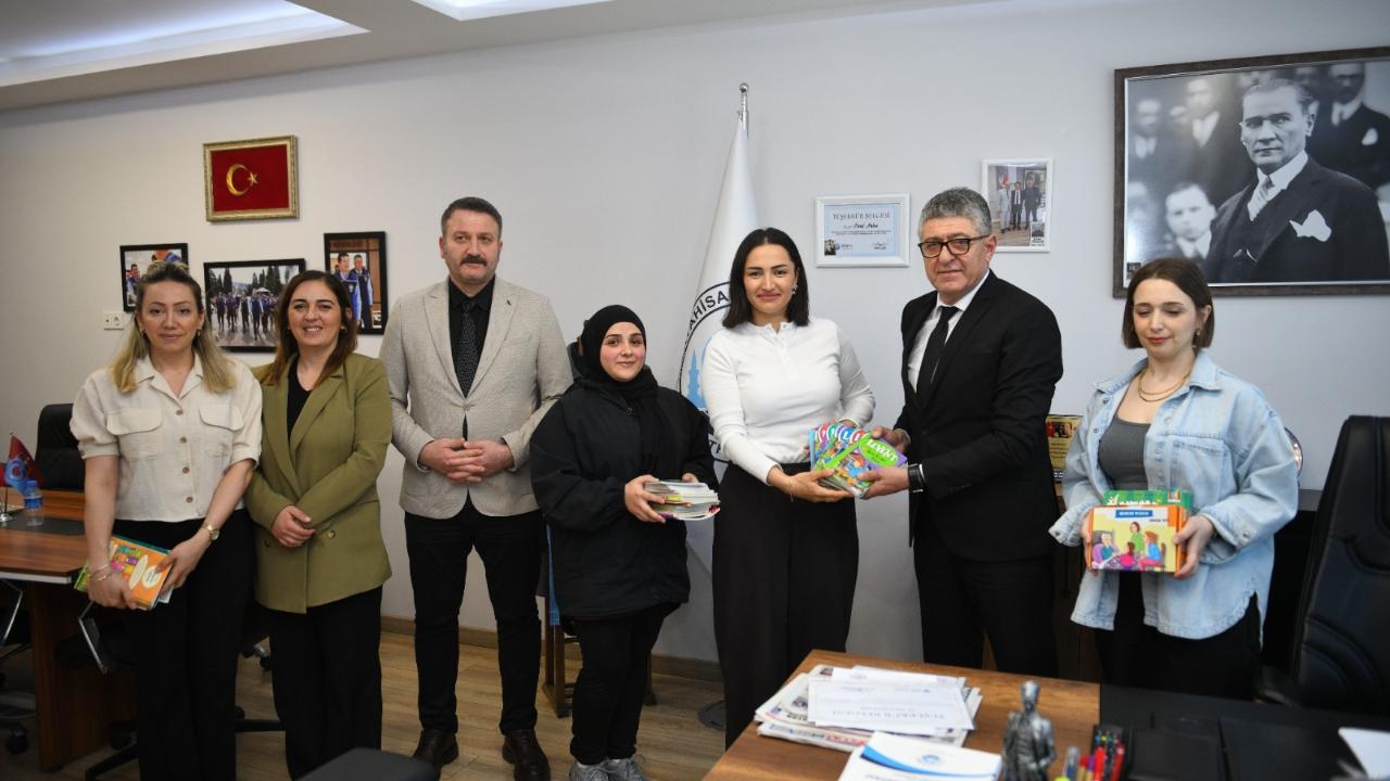 “BİR KİTAP, BİN UMUT” KAMPANYASI, DESTEKLERLE BÜYÜYOR