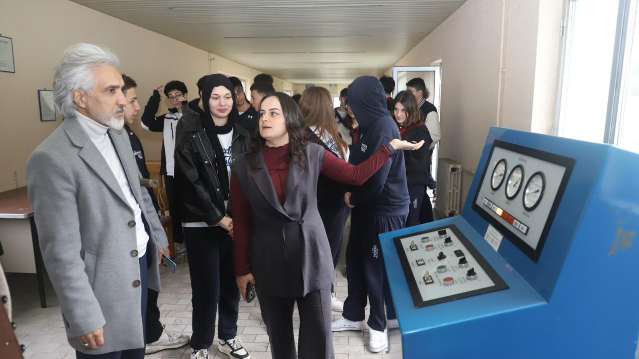 BÜYÜKŞEHİR’DEN ÖĞRENCİLERE YERİNDE SU ARITMA EĞİTİMİ