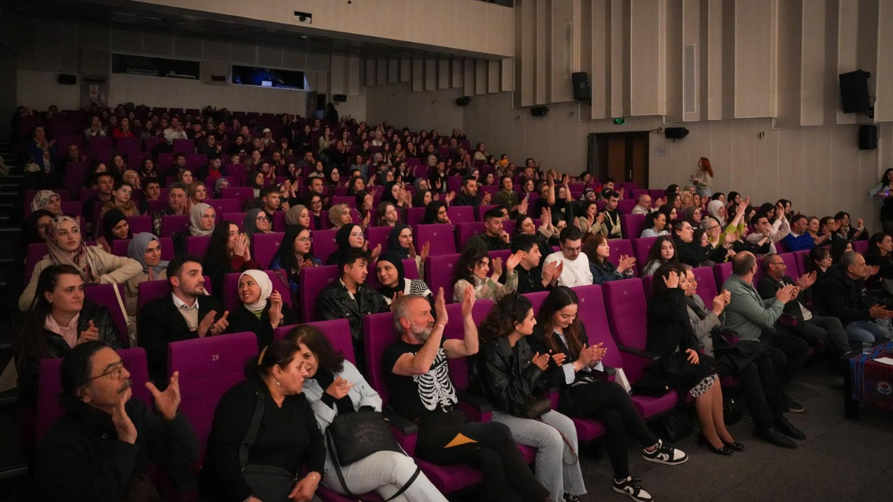 DÜNYA TİYATROSU TRABZON’A GELİYOR