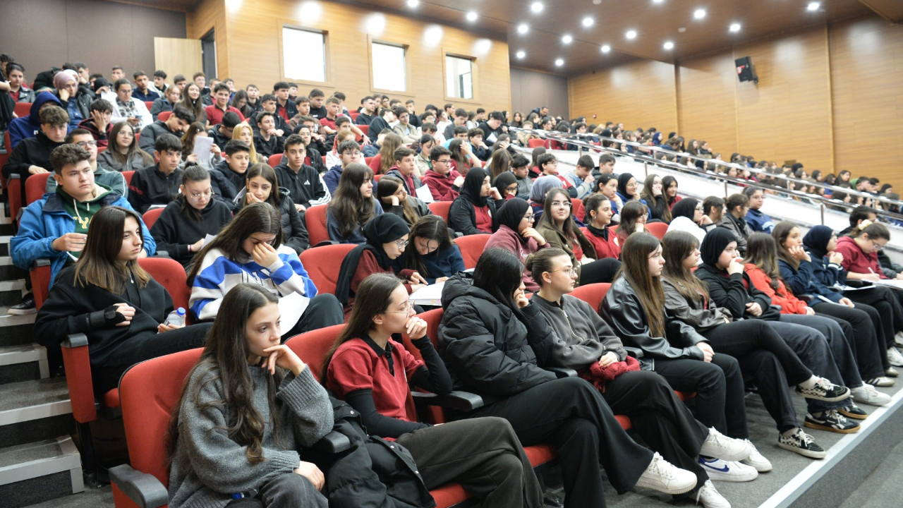 KENT KONSEYİ'NDEN ÖĞRENCİLERE HUKUKİ FARKINDALIK EĞİTİMİ