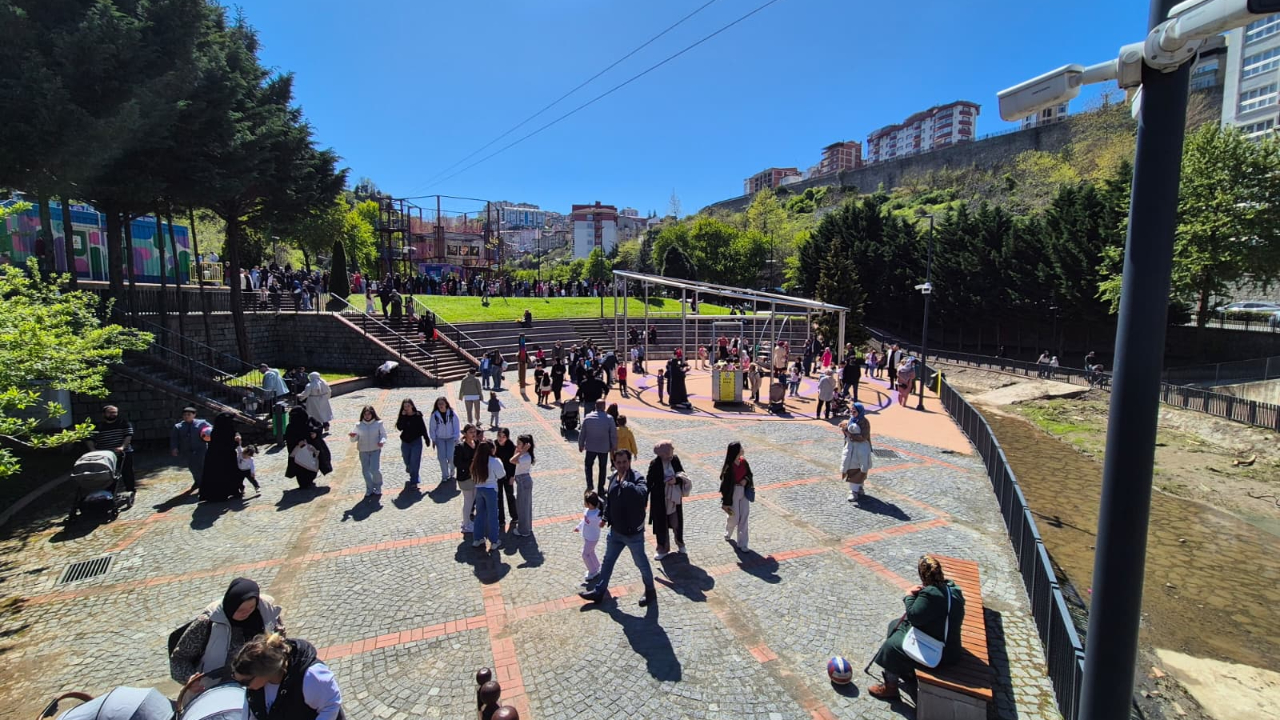 MACERA PARKI DOLDU TAŞTI