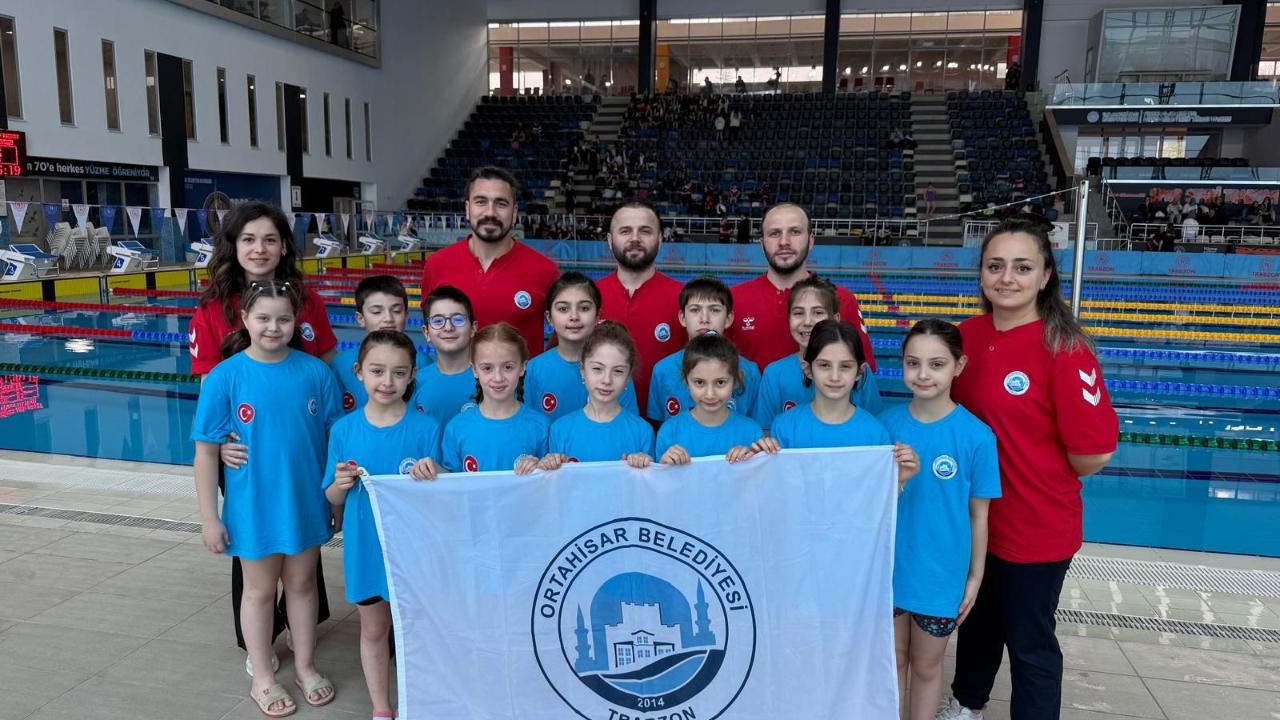 ORTAHİSAR BELEDİYESPOR MİNİK YÜZÜCÜLERİ, 28 MADALYA KAZANDI