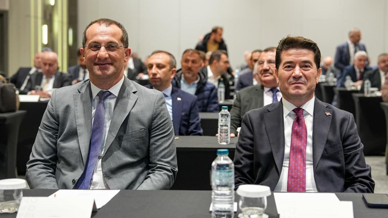 R, BELEDİYE BAŞKANLIĞI KİMLİĞİNE ZARAR VERİYOR