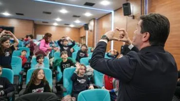 BAŞKAN KAYA’YA ÇOCUKLARDAN SEVGİ SELİ