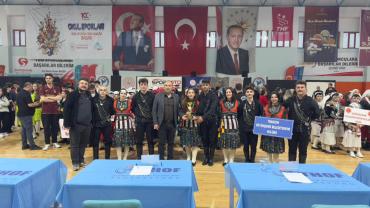 BÜYÜKŞEHİR’İN HALK OYUNLARI EKİBİ BÖLGE ŞAMPİYONU OLDU