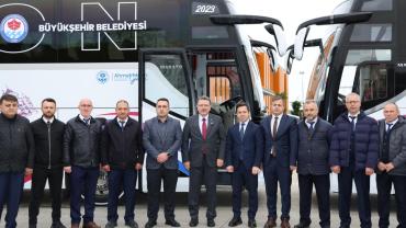 BÜYÜKŞEHİR'İN SOSYAL HİZMET FİLOSUNA 12 YENİ OTOBÜS DAHİL EDİLDİ